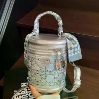 ราคา กระเป๋าถือสตรี, เทรนด์ฤดูร้อน, กระเป๋าซอก, เพชรเทียม, กระเป๋าสะพายไหล่มีสไตล์ใหม่, กระเป๋าสะพายข้างยอดนิยม, เปิดตัวในปี 2025 กระเป๋า ทรง หมอน tory burch pf25 polene (1731730215596558257)