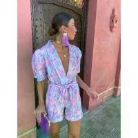 ราคา จั๊มสูทผู้หญิง คอวี แขนสั้น พิมพ์ลาย เข็มขัด เอวยางยืด มีกระเป๋า จั๊มสูทขาสั้น ชุดฤดูร้อน สไตล์ 2024 บอดี้สูท (1730493571827796685)