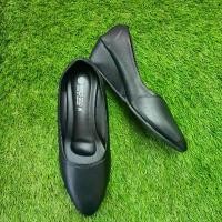 ราคา รองเท้าคัทชูปลายแหลมหนังนิ่มส้นเตารีด สูง 1.5 นิ้ว ไซส์ 36-40 รหัส B241 เท้า แต่งงาน ใหญ่ หัว แหลม ส้น เตารีด 4 ส้นสูง รองเท้าส้นสูง 2 อวบ gentlewoman (1731325996654037617)