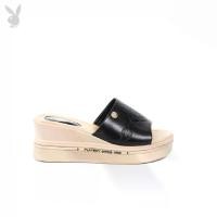 ราคา PB:รุ่น PLAYBOY Wedge shoes รองเท้าส้นสูง(ส้นเตารีด) รหัสST-H251C1199 ดีไซน์แบบสวมปั้มลายโลโก้ติดอะไหล่ทอง สกรีนโลโก้ข้าง 2สี Classic Black/Ivory White (1731797045804108390)