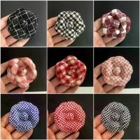 ราคา กิ๊บติดผมดอกไม้ สไตล์ชาแนล ลายสก๊อตและดอกคามิเลีย ระดับไฮเอนด์ กิ๊บติดผม เข็มกลัด 6.6 ซม. (1731541301686404329)