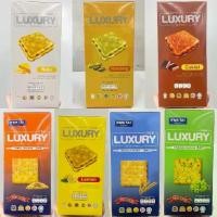ราคา (พร้อมส่งขนมอร่อย ราคาถูก) Hwa Tai Luxury Cracker ลักซูรี ขนมแครกเกอร์ เลือกรสชาติได้ (1 กล่อง) ขนม บิสกิต (1731141898010462676)