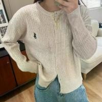 ราคา เสื้อกันหนาวผู้หญิง 2025 ใหม่ฤดูหนาวปักลาย เสื้อกันหนาวสีเทาเคเบิล (1731501385916253921)