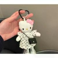 ราคา จี้กระเป๋าตุ๊กตาคิตตี้ขนยาว, ชุดลายจุด, ของเล่นน่ารัก, พวงกุญแจ, ตกแต่งกระเป๋าเป้สะพายหลัง, ไอเดียของขวัญ ATK สติชตุ๊กตาพูดได้ (1731530064382822024)