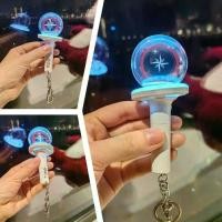 ราคา Luminous Lightstick พวงกุญแจแบบพกพา มัลติฟังก์ชั่น แท่งโคมไฟคอนเสิร์ตขนาดเล็ก พวงกุญแจ ของขวัญสำหรับแฟน เหมาะสำหรับการพบปะ (1731658916686365723)
