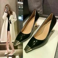 ราคา รองเท้าส้นเตารีด ทรงเตี้ย รองเท้าส้นสูง ทรงเตี้ย หัวเหลี่ยม แบบสวม วัสดุยาง (1730813629079783912)