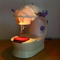 ราคา COD จักรเย็บผ้า Mini Sewing Machine จักรเย็บผ้าขนาดเล็ก จักรเย็บผ้าพกพา จักรเย็บผ้าไฟฟ้า ขนาดพกพา สีม่วง-ขาว (1731460078112113941)