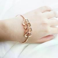 ราคา สร้อยข้อมือแบบกำหนดเองสำหรับเด็กผู้หญิง กำไล ID พร้อมสลักชื่อ บุคลิกภาพ สแตนเลส หัวใจ เสน่ห์ที่คมชัด สร้อยข้อมือรักกลวง (1729848077343427363)