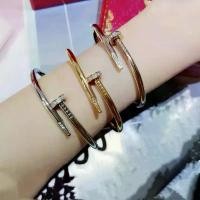 ราคา On time กำไลข้อมือ กำไลตะปู เป๊ะทุกจุด กำไล กำไลแบรนด์เนม ไม่ลอกไม่ดำ (1732283735973202919)