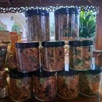 ราคา น้ำพริกกากหมู สมุนไพร กรอบ เพลิน เบิร์น ทุกคำ (แบบกระปุก) (1729648895903763234)