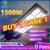 ราคา COD KKSKY โซล่าเซลล์ 1 แถม 1 ไฟถนนโซล่าเซลล์ ไฟโซล่าเซลล์ 500W 1000W 1500W Solar Light สว่างจ้ามุมกว้างสามด้าน ควบคุมแสงอัจฉริยะ มีขาตั้งและรีโมท (1732275483572668490)