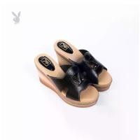 ราคา PLAYBOY รองเท้าWedge shoes(ส้นเตารีด)รหัส ST-H252C1211 ดีไซน์ รองเท้าหนังสวมบุนวมตัดเย็บลายฉลุลายโลโก้ มี 2 สี (1731551433237169766)