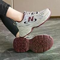 ราคา รองเท้าผ้าใบพ่อผู้หญิง ฤดูใบไม้ผลิ 2023 มาใหม่ สไตล์เกาหลี รองเท้ากีฬาอเนกประสงค์ ทันสมัย ลำลอง อินเทรนด์ ตาข่ายระบายอากาศ รองเท้าผู้หญิง รองเท้า แบรนด์ แท้มือสอง by อ๊ะนาเดียร์ (1731401892119938344)