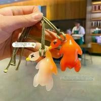 ราคา จี้รถเป็ดคั่ว เปลี่ยนสีได้ ตกแต่งกระเป๋าเป็ดอัลตราไวโอเลต พวงกุญแจ ตกแต่งภายใน เหมาะสำหรับกระจกมองหลังและอุปกรณ์เสริม บ้าน ประดับ ดาว โมบาย ไล่ นก บ้าน ประดับ ดาว ตัว อักษร พลาสวูด (173152053472228274