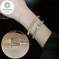 ราคา สร้อยข้อมือกำไลแบรนด์หรู สำหรับผู้หญิง สีทอง กันน้ำ เครื่องประดับ เหมาะสำหรับงานปาร์ตี้และงานแต่งงาน ของขวัญ กำไลเครื่องประดับ ขายส่ง เครื่องประดับเกาหลี สร้อยข้อมือที่ผิดปกติของ (1731785072330638561)