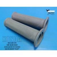 ราคา GRIP HANDLE GREY Fit For HONDA C50 C65 C70 C90 CM90 CM91 C100 CA100 C102 CA102 / ปลอกแฮนด์ "สีเทา" จัดส่งที่รวดเร็ว (1731477415049856973)