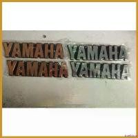 ราคา intellshop ใช้งานได้ ตราข้างถัง โลโก้ข้างถัง ตรา โลโก้ Yamaha โลโก้แต่ง Yl2 Yg5 Yb100 สีเงิน สีทอง (งานโลหะ งอได้) 1คู่ มอเตอร์ไซค์ Motorcycle Sticker ที่ จับ มือ ถือ สติกเกอร์ (1730723524779084652)