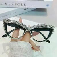 ราคา แว่นกันแดดประดับเพชร ดีไซน์เรียบง่าย ขายดี สไตล์ตาแมวย้อนยุค โซ่เพชร สำหรับผู้ชายและผู้หญิง ผลิตในปี 2024 มาใหม่ ไขควง แว่นตา gentle monster glasses 2025 (1731805890755462523)