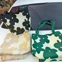 ราคา กระเป๋าถือ แฟชั่นยุโรปและอเมริกาใหม่ กระเป๋าทอดอกไม้ลำลอง อเนกประสงค์ น้ำหนักเบา เหมาะสำหรับใช้ในสำนักงาน ipad bag กระเป๋า ทอรี่ กระเป๋า ผ้า ทอลาย ริ้ว คาดเอว กระเป๋า สียีน (1731648383405491784)