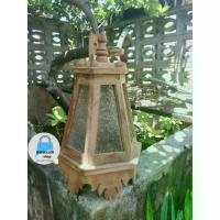 ราคา * โคมไฟผนัง6เหลี่ยมไม้สักทอง กระจกใส(ไม่ทำสี) โคมไฟผนังทรงดอกจำปี โคมไฟภายนอกอาคาร ห้องนั่งเล่น ห้องรับแขก โคมไฟเพดาน โคมไฟแบบติดผนัง * (1729720668682160393)