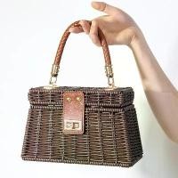 ราคา เส้น หวาย เทียม ตะกร้า อาบ น้ํา กระเป๋าหวายมือถือ มาใหม่ เหมาะสำหรับฤดูร้อนและฤดูใบไม้ร่วง ท่องเที่ยว สตรีทแฟชั่น อเนกประสงค์ ทำด้วยมือ ตะกร้า อาบ น้ํา เส้น หวาย เทียม (1731713770750968837)