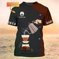 ราคา 【เสื้อยืดบางระบายอากาศได้ดี】เสื้อยืดผู้ชาย ดีไซน์ 3 มิติ ผ้ากันเปื้อน บาริสต้า ส่วนบุคคล พร้อมชื่อ เหมาะสำหรับ Unisex ชุดร้านกาแฟ เสื้อยืด 3D (1730425683018549401)