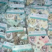 ราคา Disney baby เซต 3 ชิ้น มาแล้วจ้าน่ารักสุดๆ ผ้ากันเปื้อน + ถุงเท้า + ถุงมือ (1731735152502539335)
