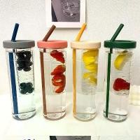 ราคา ขวดน้ำพลาสติก ความจุ 700ml แบบพกพา มีหลอด เหมาะสำหรับใส่ผลไม้ ชา น้ำผลไม้ กีฬาฟิตเนส ขวดเดินทางกลางแจ้ง กาต้มน้ำ โปร่งใส (1730355457841531648)