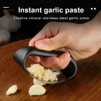 ราคา ที่กดกระเทียม ทำจากสแตนเลส มืออาชีพ พร้อมที่จับพลาสติก เหมาะสำหรับบดกระเทียม ของใช้ในครัวเรือน อุปกรณ์ทำอาหาร กระเทียมมหัศจรรย์ สไตล์ดาราอินเทอร์เน็ต ที่กดกระเทียมอาร์ค ที่ บีบ (1731364295571440739)