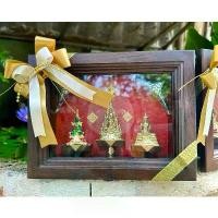 ราคา พระแก้วมรกต 3 ฤดู ในกรอบไม้สัก ของขวัญมงคล ของขวัญขึ้นบ้านใหม่ ของที่ระลึก พระบูชา ขึ้นปีใหม่ พระพุทธรูปบูชา งานปราณีต (1731884431064728578)