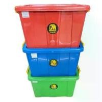 ราคา กล่องพลาสติก กล่องเก็บของ มีล้อ ฝามีล็อคแน่นหนา ขนาด 60 ลิตร คละสี กล่องพลาสติกใส่ของ มีล้อเลื่อน (1731801842733646862)