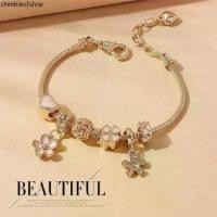 ราคา สร้อยข้อมือแฟชั่นสไตล์ Pandora Charm Bracelet ประดับดอกไม้คริสตัลสุดหรู (แถมฟรี! กล่องใส่เครื่องประดับ) (1731591218346099792)