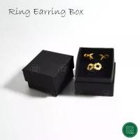 ราคา กล่องใส่แหวน กล่องใส่ต่างหู ราคาถูก มีโบว์ กล่องใส่เครื่องประดับ ใส่ แหวนทอง แหวนเพชร กล่องของขวัญใส่แหวน เพิ่มความประทับใจ สีดำ (1729727952892693065)
