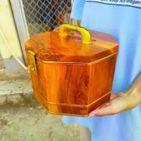 ราคา CR.W ถังออมสินไม้สัก ถังใส่เงิน ทรงแปดเหลี่ยม ไซศ์ ใหญ่ ขนาด 20*20*13.5 ซม. piggy bank กระปุกออมสิน กระปุกออมสิน (1730891826282268871)