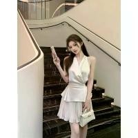 ราคา น้องสาวละเอียดอ่อน เสื้อแขนกุด ผูกผ้าซาติน คอวี กระโปรงพลีท ผ้าชีฟอง (1731840971719869750)