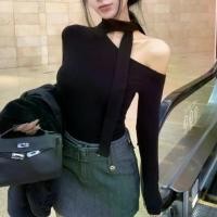 ราคา เสื้อยืดผู้หญิง สีดำ แถบไหล่เอียง ปาดไหล่ ทรงสลิมฟิต เซ็กซี่ เสื้อฐาน มาใหม่ ยอดนิยม เสื้อรัดรูป (1731317412113385523)