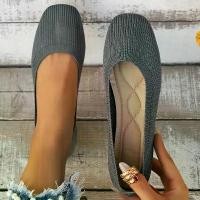 ราคา รองเท้าส้นเตี้ยผู้หญิง สีพื้น สีดำ สลิปออน ส้นกลาง ใส่สบาย พับได้ รองเท้าส้นเตี้ยสีน้ำตาล (1730973768931903937)