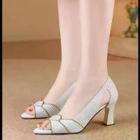 ราคา รองเท้าส้นสูงผู้หญิง สไตล์คลาสสิก ส้นหนา เปิดนิ้วเท้าและเปิดนิ้วเท้า รองเท้าแตะแบบสวม (1731443106045199929)