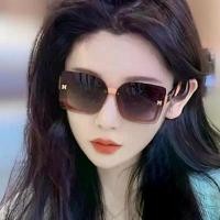 ราคา แว่นกันแดดผู้หญิง แฟชั่น ไซส์ใหญ่ แว่นตาทรงเหลี่ยม แว่น le specs (1731219902987406266)