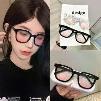 ราคา แว่นตาผู้หญิง แว่นตาบลัชออนแฟชั่น ไล่ระดับสีชมพู กรอบสีดำใส (1731660538759186128)