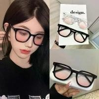 ราคา แว่นตาผู้หญิง แว่นตาบลัชออนแฟชั่น ไล่ระดับสีชมพู กรอบสีดำใส (1731656205764625463)