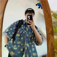 ราคา เสื้อเชิ้ตผู้ชาย เสื้อยืดแขนสั้น พิมพ์ลายดอกเดซี่ ทรงหลวม สไตล์ฮ่องกงย้อนยุค สำหรับผู้ชาย สินค้าใหม่ยอดนิยม Clothing Man (1730501088063752754)