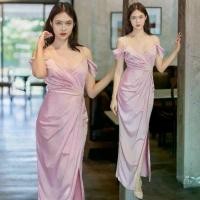 ราคา ชุดออกงานสีชมพู เดรสยาวสายเดี่ยวคล้องไหล่ กระโปรงยาวผ่าหน้า แนวเรียบหรู ชุดราตรี ชุดไปงานแต่งงาน (1729740975196964923)