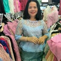 ราคา ชุดลูกไม้ฝรั่งเศสแขนระบายต่อผ้าไหมแก้วเสื้อ+ผ้าถุง (1731655164307933386)