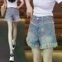 ราคา กางเกงยีนส์ขาสั้น สำหรับผู้หญิง กราฟฟิตี้ ชายระบาย ทรงหลวม เอวสูง พลัสไซส์ สลิมมิ่ง ดีไซน์สวยๆ มีพู่ ขากว้าง กางเกงสุดฮอต ฤดูร้อน 2024 ขา สั้น เพชร (1731858422962817891)