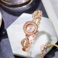 ราคา นาฬิกาผู้หญิง แฟชั่นใหม่ ลูกกลิ้งบอล หน้าปัดเล็ก ประดับเพชรเต็ม เพชร หรูหรา สง่างาม ตกแต่งสร้อยข้อมือเล็ก นาฬิกา (1731197155436758087)