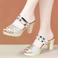 ราคา รองเท้าผู้หญิง ฤดูร้อน กันลื่น ส้นบล็อก ใส่สบาย แพลตฟอร์ม แฟชั่นใหม่ อเนกประสงค์ ลำลอง ปากปลา รองเท้าแตะกลางแจ้ง ส้น เพชร 4 นิ้ว 12 inch stilettos black jimmy choo รองเท้า (1732029462292761511)