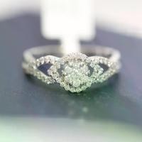 ราคา [DR657] WG แหวนเพชรกระจุก ประดับบ่าข้าง 2 แถว ทอง 9K เพชรแท้รวม 0.41 กะรัต 57 เม็ด น้ำหนักทอง 2.58 g. ไซต์พร้อมส่ง #53 เครื่องประดับเพชรแท้ ทองแท้ (1731923910157632742)