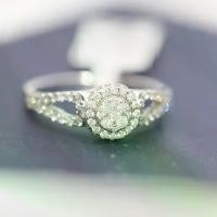 ราคา [DR655] WG แหวนเพชรกระจุก ประดับบ่าข้าง 2 แถว ทอง 9K เพชรแท้รวม 0.53 กะรัต 71 เม็ด น้ำหนักทอง 2.21 g. ไซต์พร้อมส่ง #52 เครื่องประดับเพชรแท้ ทองแท้ (1731923908091151590)