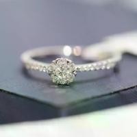 ราคา [DR858] WG แหวนเพชรเม็ดเดี่ยว ประดับเพชรล้อมและบ่าข้าง ทอง 9K เพชรแท้รวม 0.25 กะรัต 19 เม็ด น้ำหนักทอง 1.40 g. ไซต์พร้อมส่ง #50 เครื่องประดับเพชรแท้ ทองแท้ (1731914833028416742)